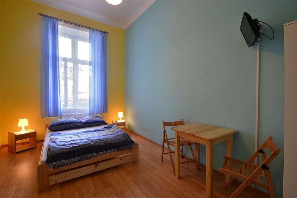 Old Town Luxe Retreat - King Bed - Steps To Main Square Apartamento Cracóvia Exterior foto