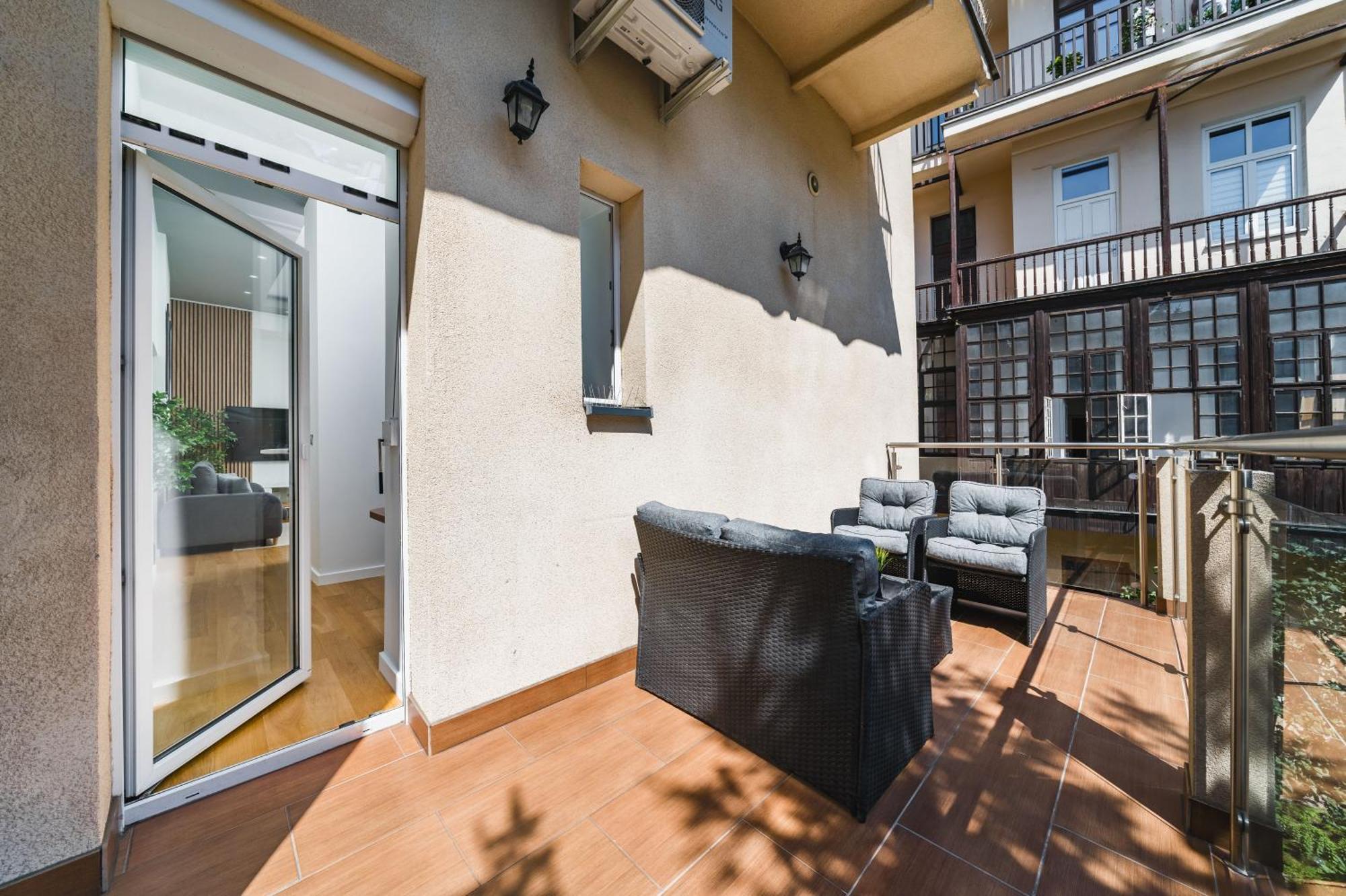 Old Town Luxe Retreat - King Bed - Steps To Main Square Apartamento Cracóvia Exterior foto