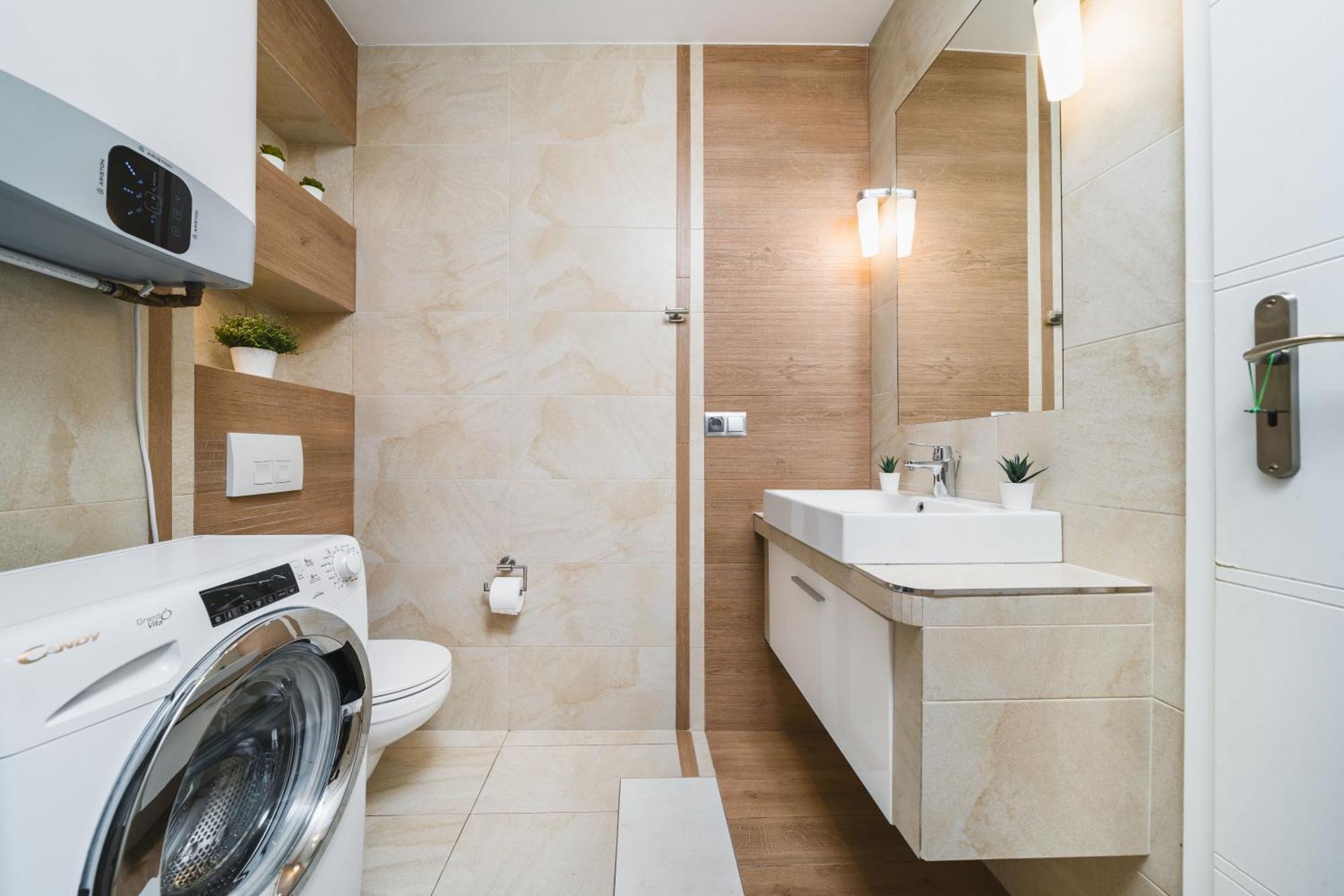 Old Town Luxe Retreat - King Bed - Steps To Main Square Apartamento Cracóvia Exterior foto