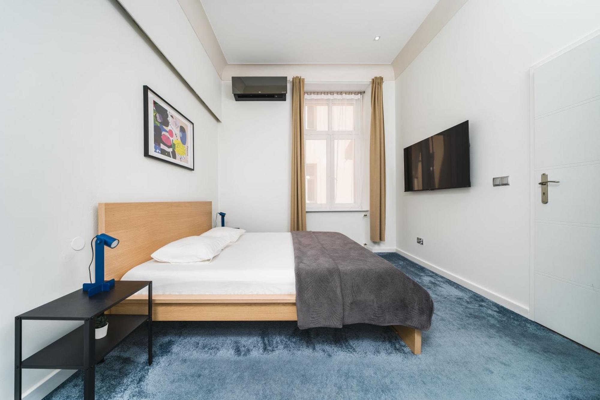 Old Town Luxe Retreat - King Bed - Steps To Main Square Apartamento Cracóvia Exterior foto