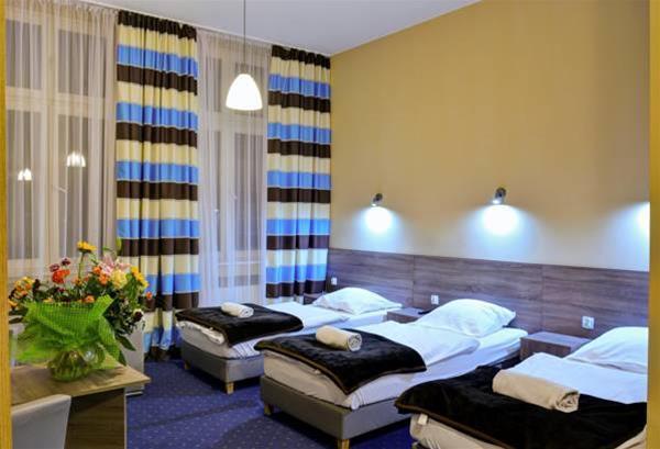 Old Town Luxe Retreat - King Bed - Steps To Main Square Apartamento Cracóvia Exterior foto