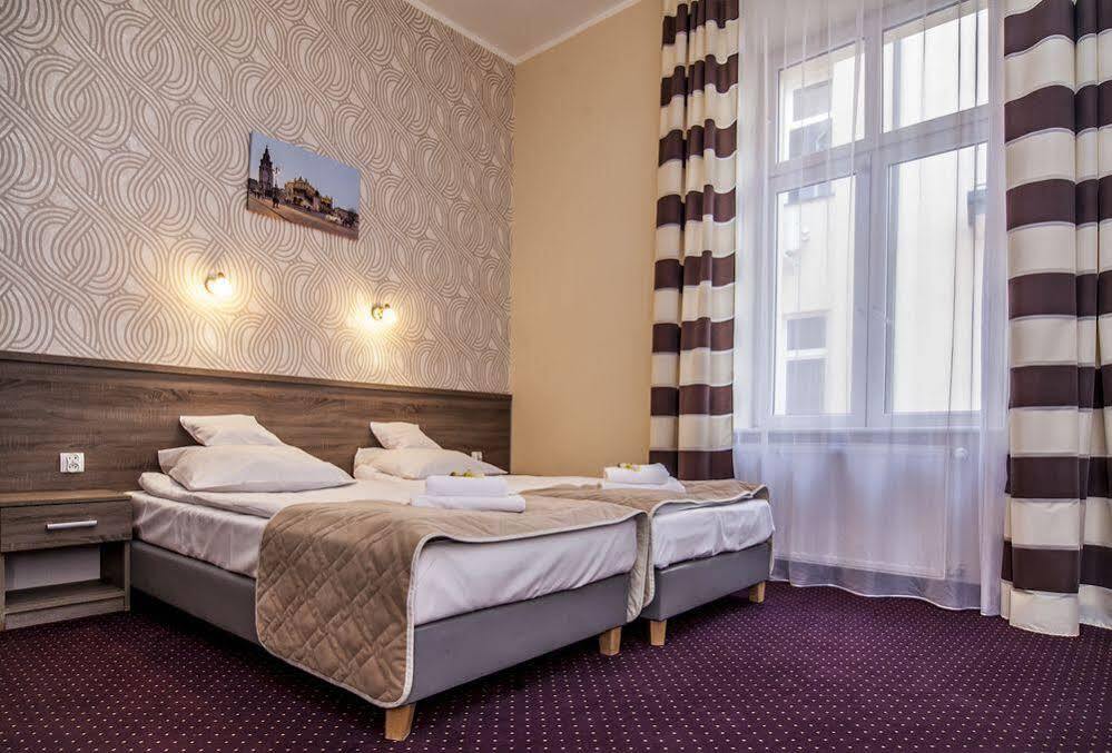 Old Town Luxe Retreat - King Bed - Steps To Main Square Apartamento Cracóvia Exterior foto